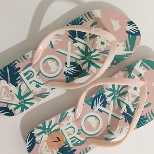 Brand new Roxys size 7 adults.